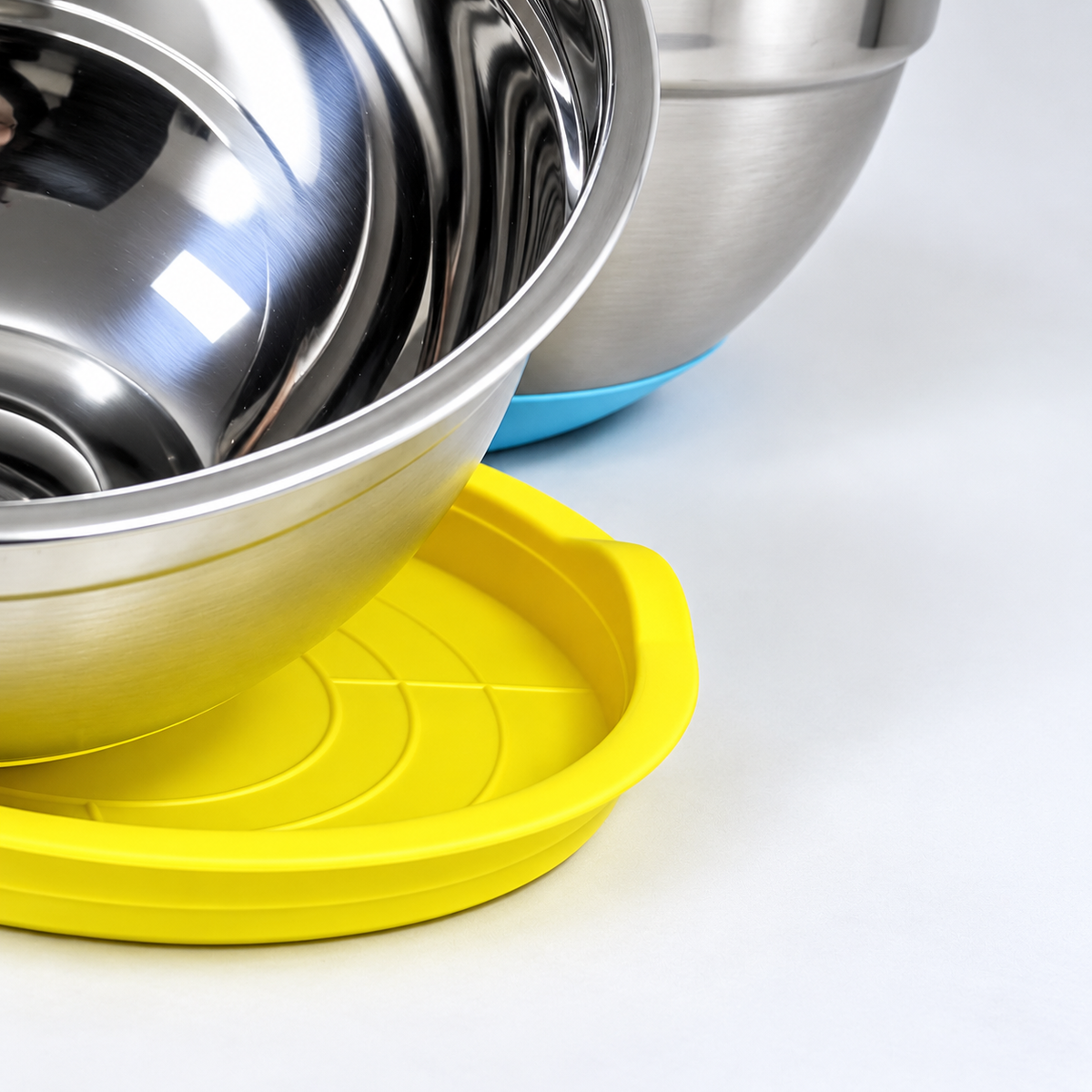 Set de Bowls en Acero Inoxidable con Base Antideslizante – 4 Piezas